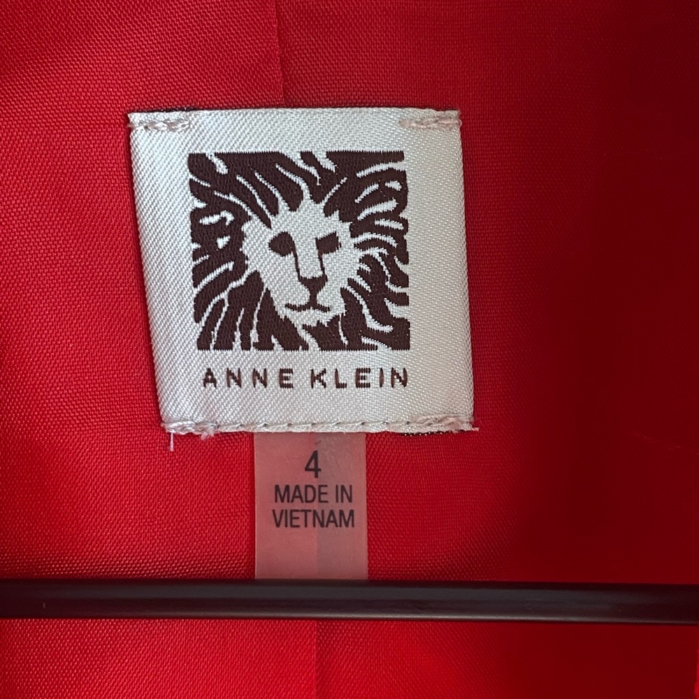 Anne Klein Short Trench Crepe
Drapey Front Jacket Memling Red
Women Size… - Picture 4 of 16